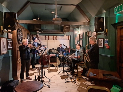 Alex Moore, Bass, Dave Jackson, Tim Lapthorne, Laurie Jacobs, Ship Inn, Oundle